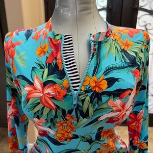 Tommy Bahama floral half long sleeve top. Size M